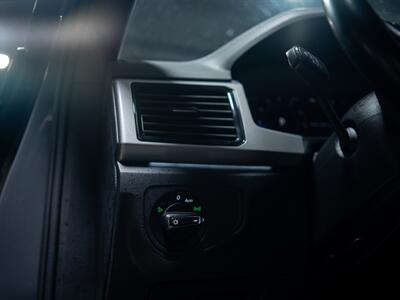 2020 Volkswagen Atlas Cross Sport V6 SEL Premium 4Motion   - Photo 39 - Peoria, IL 61615