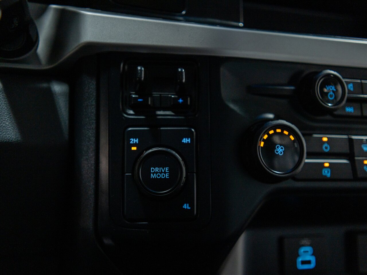 2023 Ford F-350 Super Duty XL - Photo 37 - Peoria, IL 61615