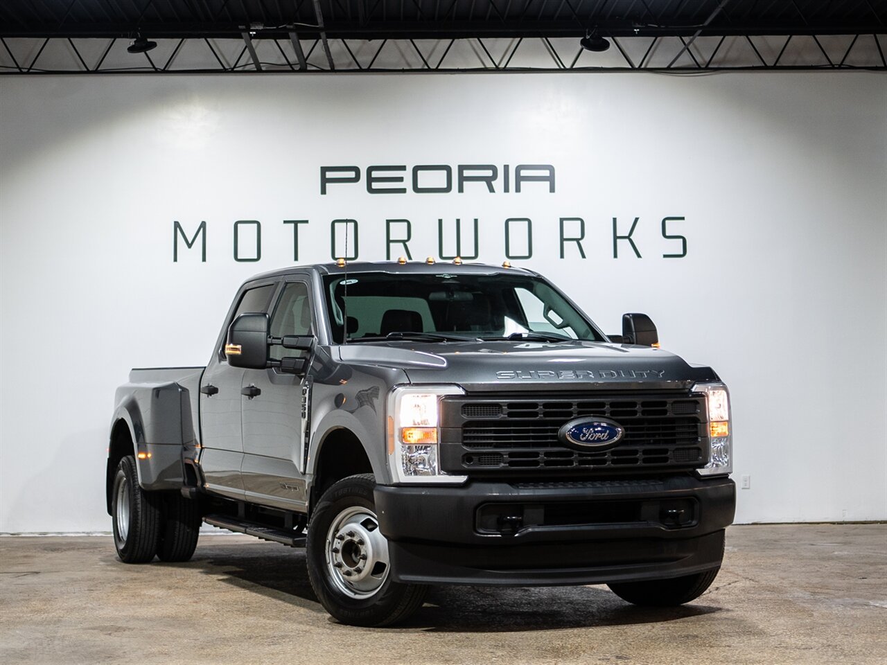 2023 Ford F-350 Super Duty XL   - Photo 1 - Peoria, IL 61615