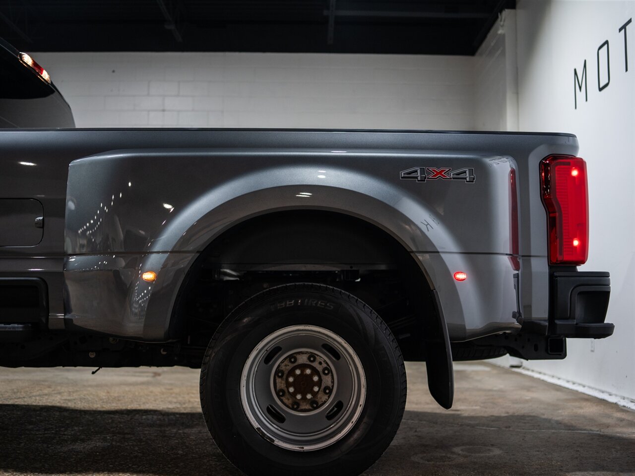 2023 Ford F-350 Super Duty XL - Photo 10 - Peoria, IL 61615