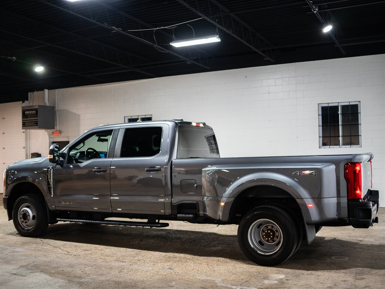 2023 Ford F-350 Super Duty XL - Photo 8 - Peoria, IL 61615