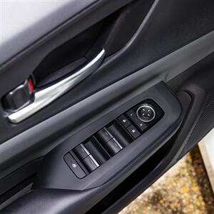 2023 Toyota Prius XLE   - Photo 24 - Peoria, IL 61615