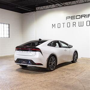 2023 Toyota Prius XLE   - Photo 9 - Peoria, IL 61615