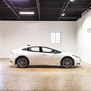 2023 Toyota Prius XLE   - Photo 7 - Peoria, IL 61615