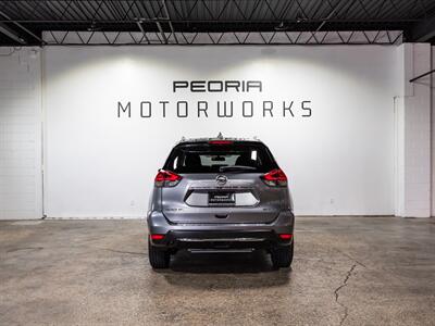 2018 Nissan Rogue SV   - Photo 8 - Peoria, IL 61615