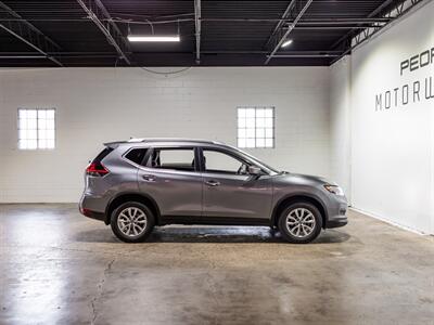 2018 Nissan Rogue SV   - Photo 9 - Peoria, IL 61615