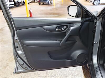 2018 Nissan Rogue SV   - Photo 21 - Peoria, IL 61615