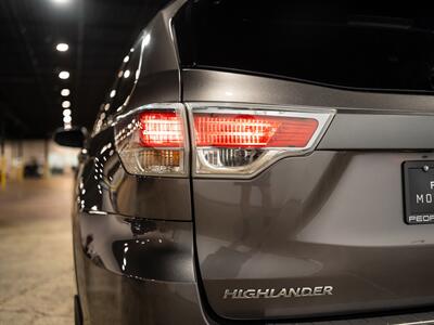 2015 Toyota Highlander Limited   - Photo 12 - Peoria, IL 61615