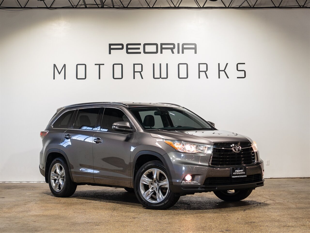 2015 Toyota Highlander Limited - Photo 1 - Peoria, IL 61615