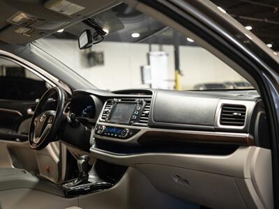 2015 Toyota Highlander Limited   - Photo 29 - Peoria, IL 61615