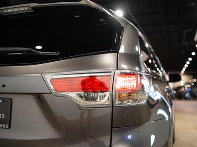 2015 Toyota Highlander Limited   - Photo 13 - Peoria, IL 61615