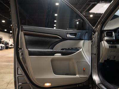 2015 Toyota Highlander Limited   - Photo 39 - Peoria, IL 61615