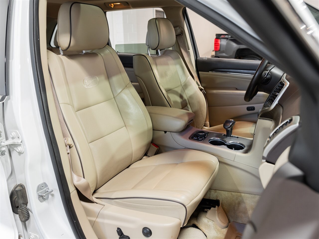 2015 Jeep Grand Cherokee Overland - Photo 26 - Peoria, IL 61615