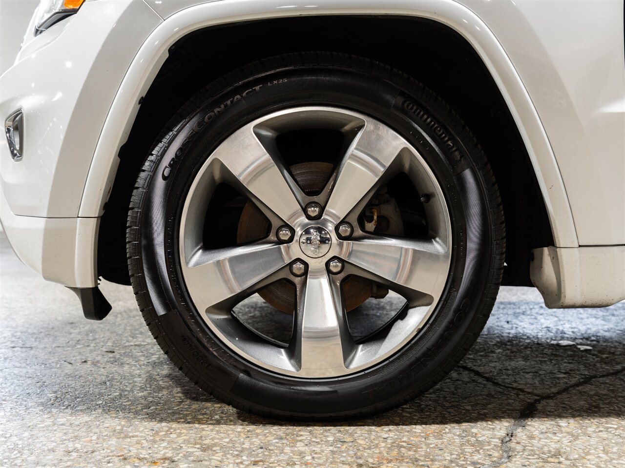 2015 Jeep Grand Cherokee Overland - Photo 11 - Peoria, IL 61615