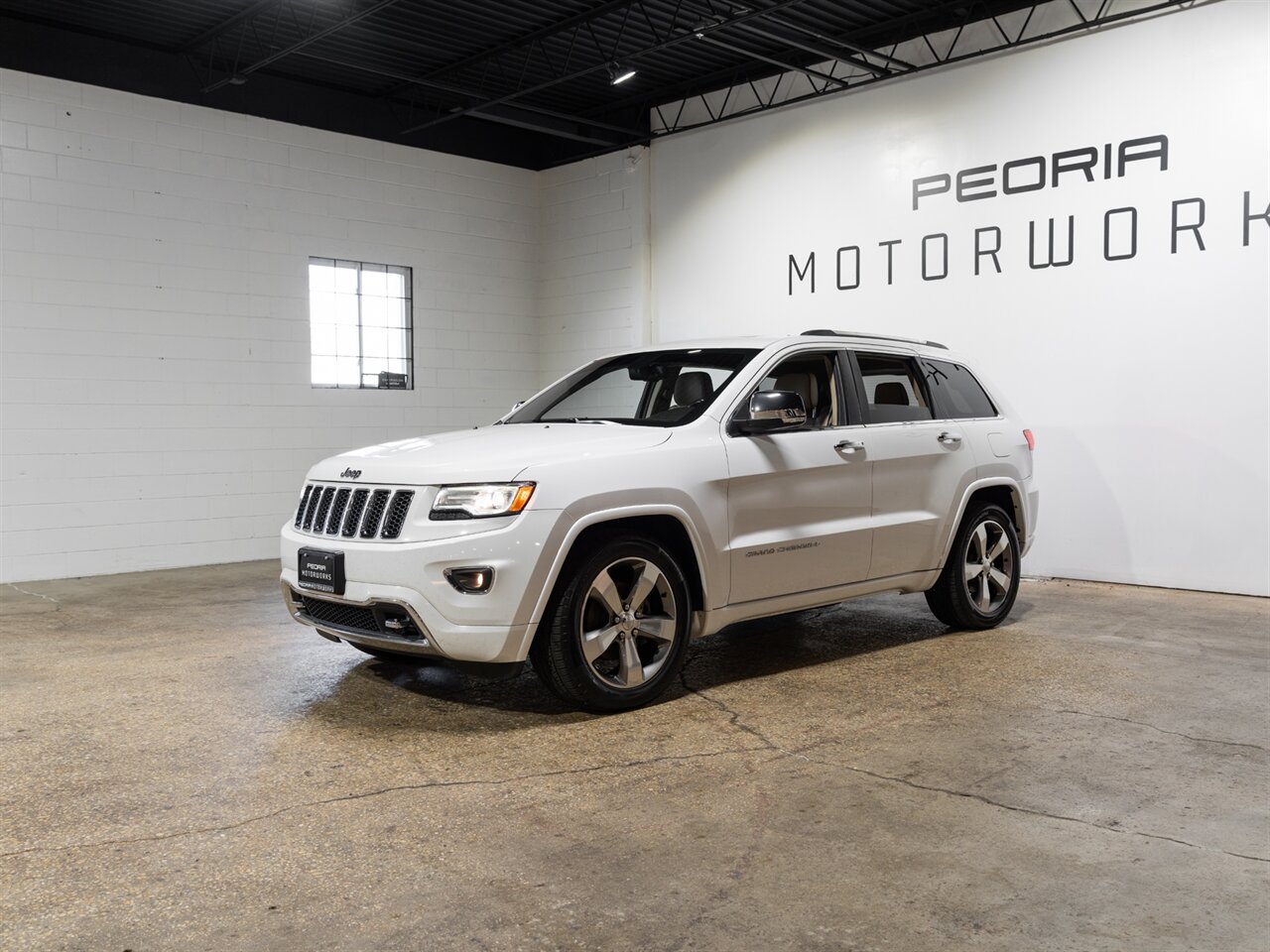 2015 Jeep Grand Cherokee Overland - Photo 4 - Peoria, IL 61615