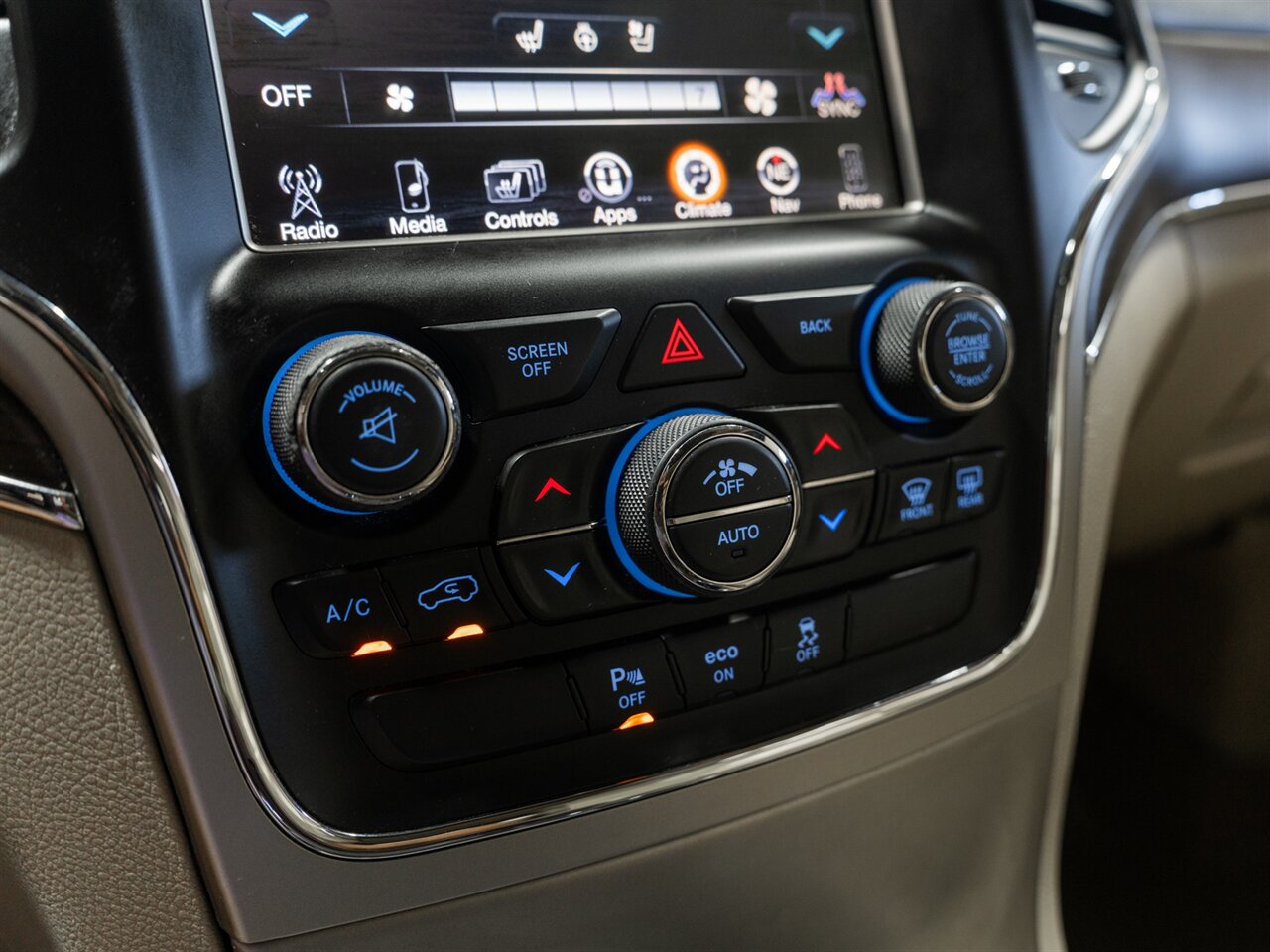 2015 Jeep Grand Cherokee Overland - Photo 23 - Peoria, IL 61615