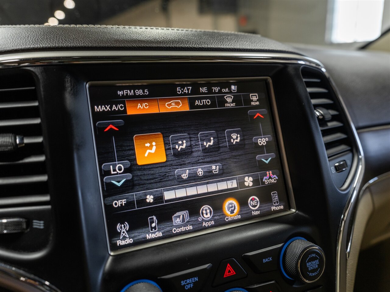 2015 Jeep Grand Cherokee Overland - Photo 19 - Peoria, IL 61615
