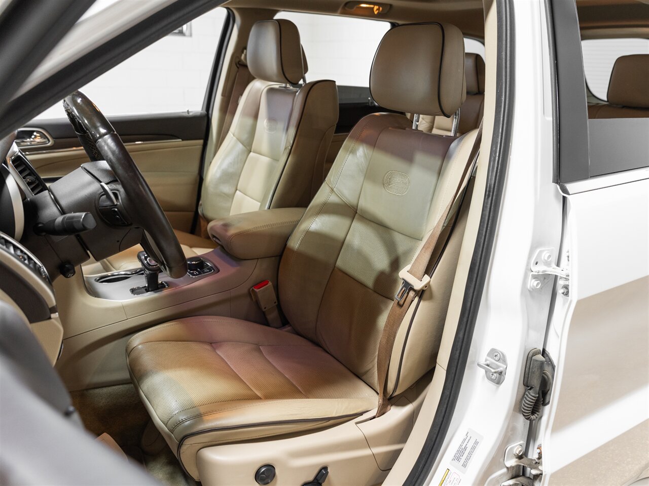 2015 Jeep Grand Cherokee Overland - Photo 27 - Peoria, IL 61615