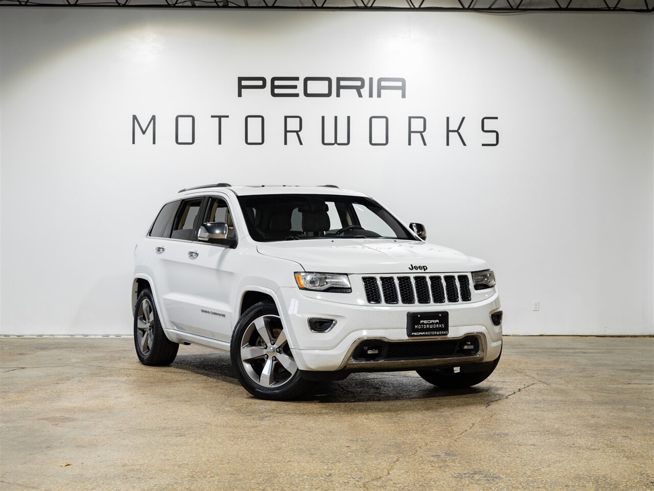 2015 Jeep Grand Cherokee Overland   - Photo 1 - Peoria, IL 61615