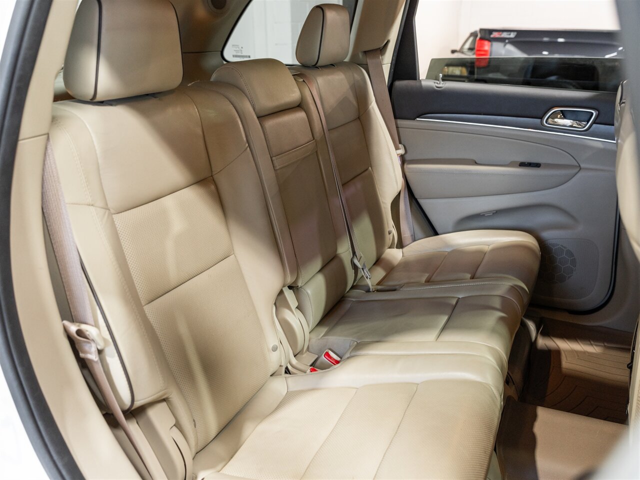 2015 Jeep Grand Cherokee Overland - Photo 31 - Peoria, IL 61615