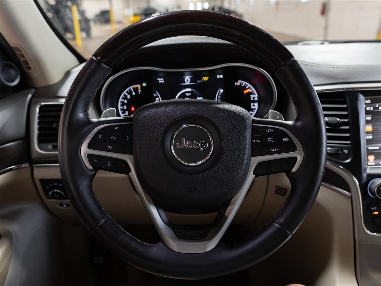 2015 Jeep Grand Cherokee Overland - Photo 18 - Peoria, IL 61615
