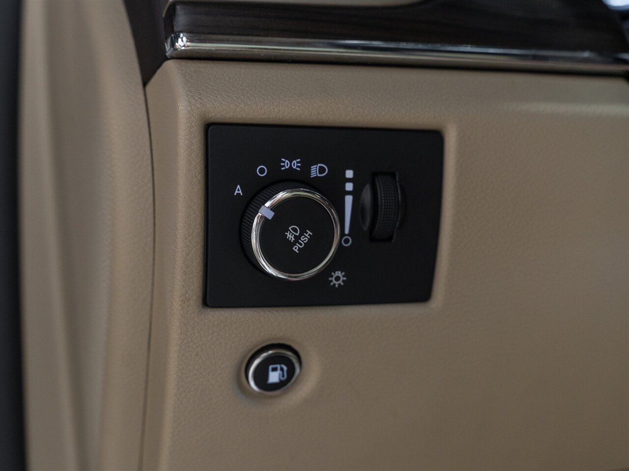 2015 Jeep Grand Cherokee Overland - Photo 30 - Peoria, IL 61615