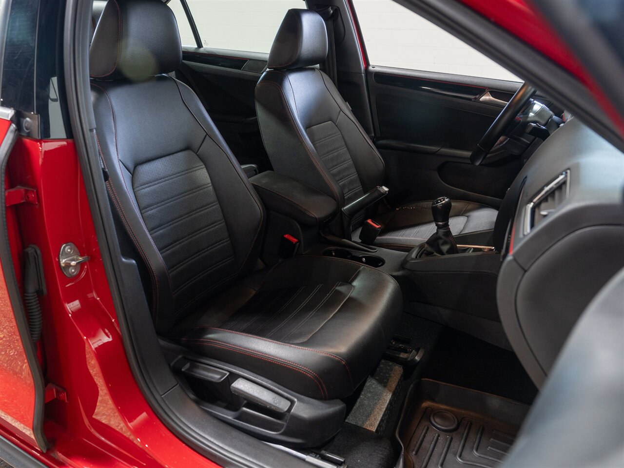 2017 Volkswagen Jetta 2.0T GLI - Photo 21 - Peoria, IL 61615