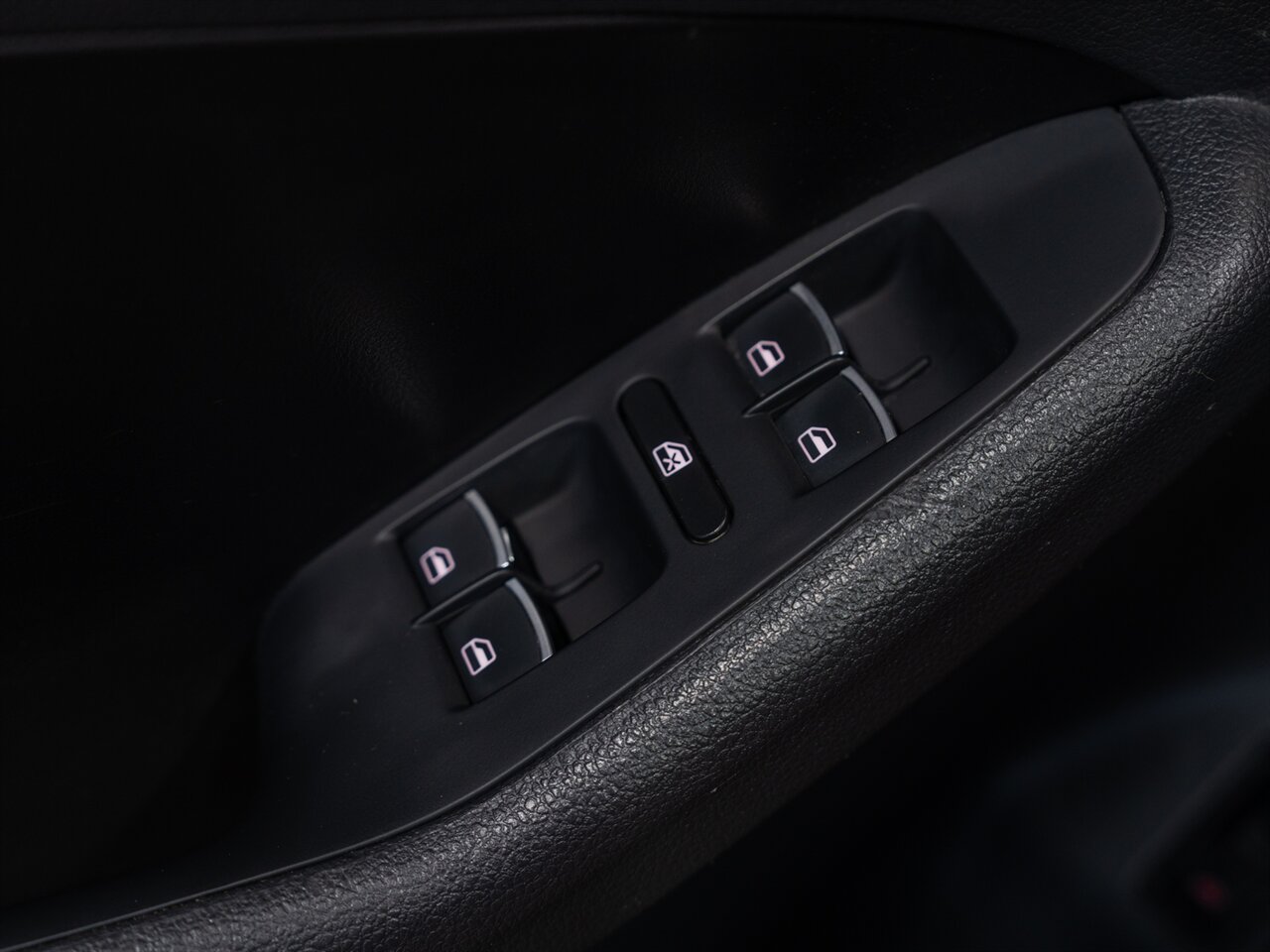 2017 Volkswagen Jetta 2.0T GLI - Photo 31 - Peoria, IL 61615