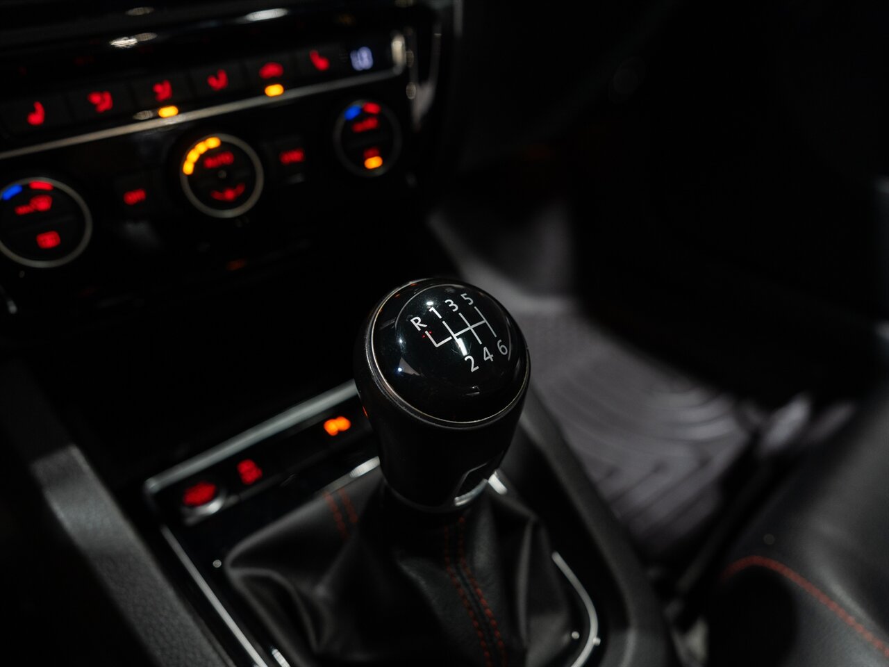 2017 Volkswagen Jetta 2.0T GLI - Photo 28 - Peoria, IL 61615