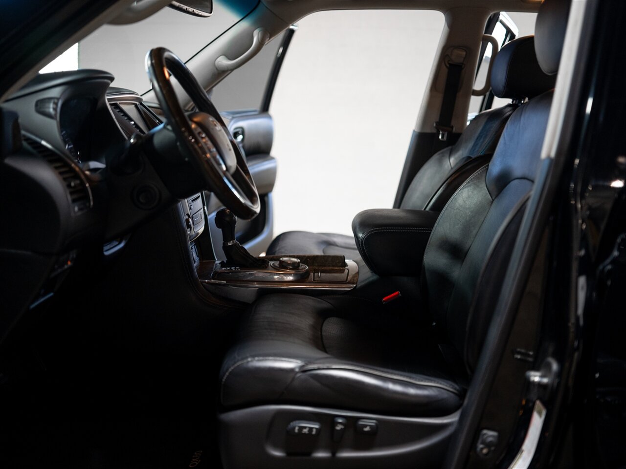 2015 INFINITI QX80 7-Passenger - Photo 23 - Peoria, IL 61615