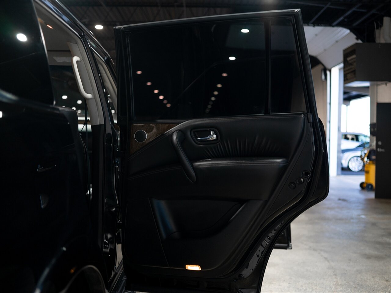2015 INFINITI QX80 7-Passenger - Photo 43 - Peoria, IL 61615