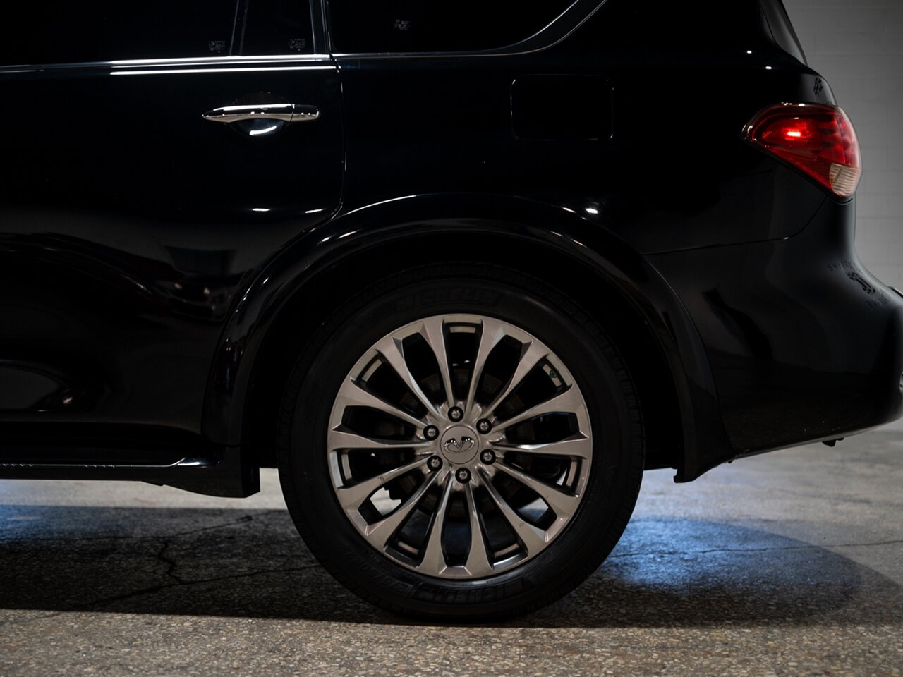 2015 INFINITI QX80 7-Passenger - Photo 11 - Peoria, IL 61615