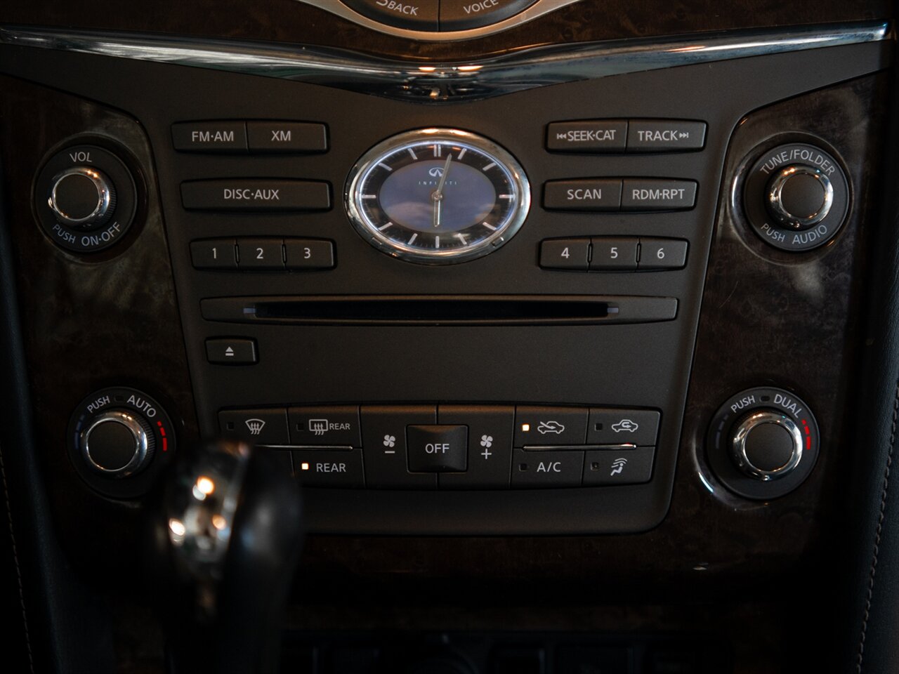 2015 INFINITI QX80 7-Passenger - Photo 30 - Peoria, IL 61615