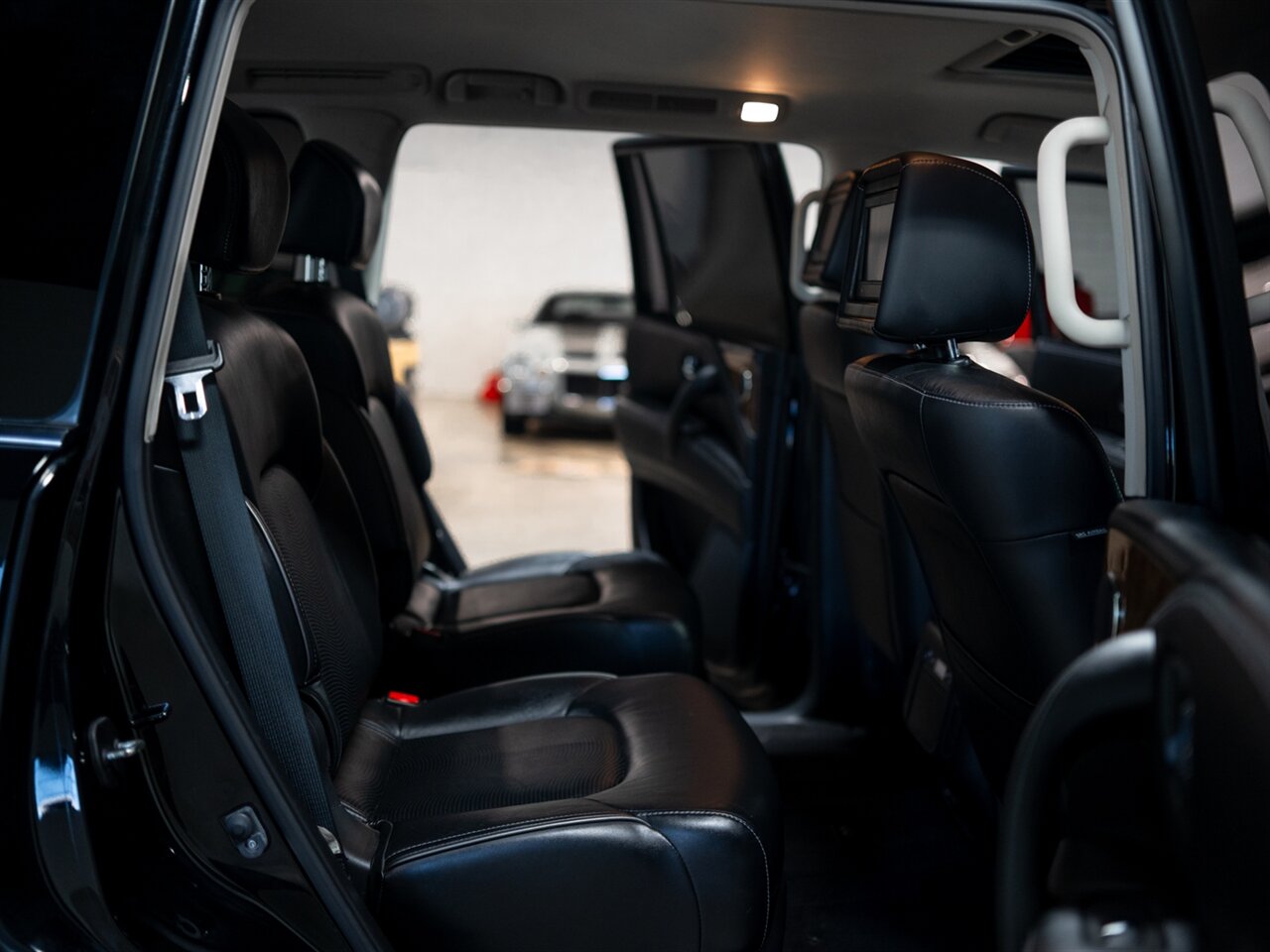 2015 INFINITI QX80 7-Passenger - Photo 35 - Peoria, IL 61615