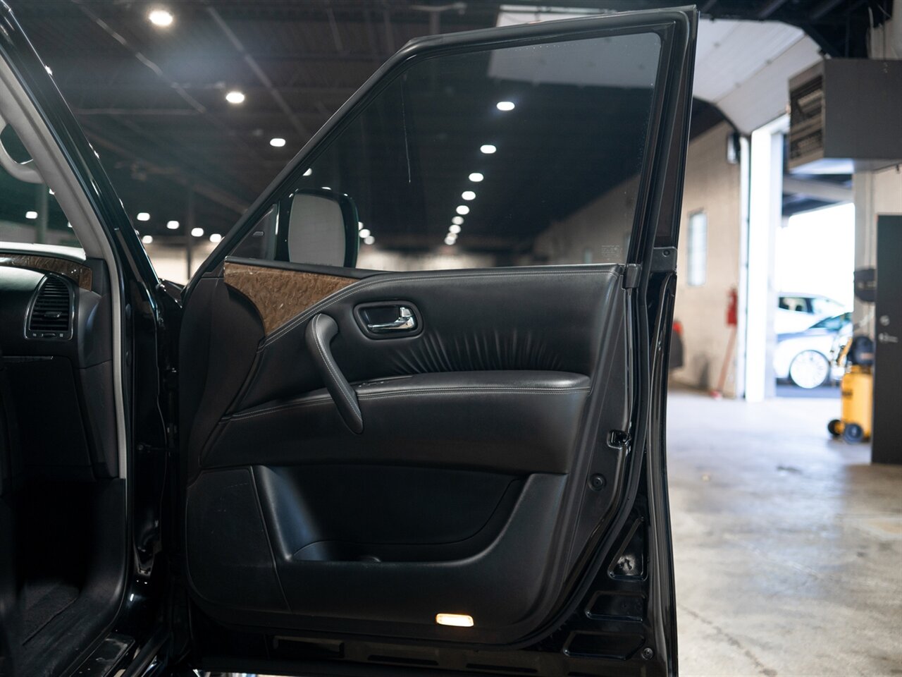 2015 INFINITI QX80 7-Passenger - Photo 37 - Peoria, IL 61615