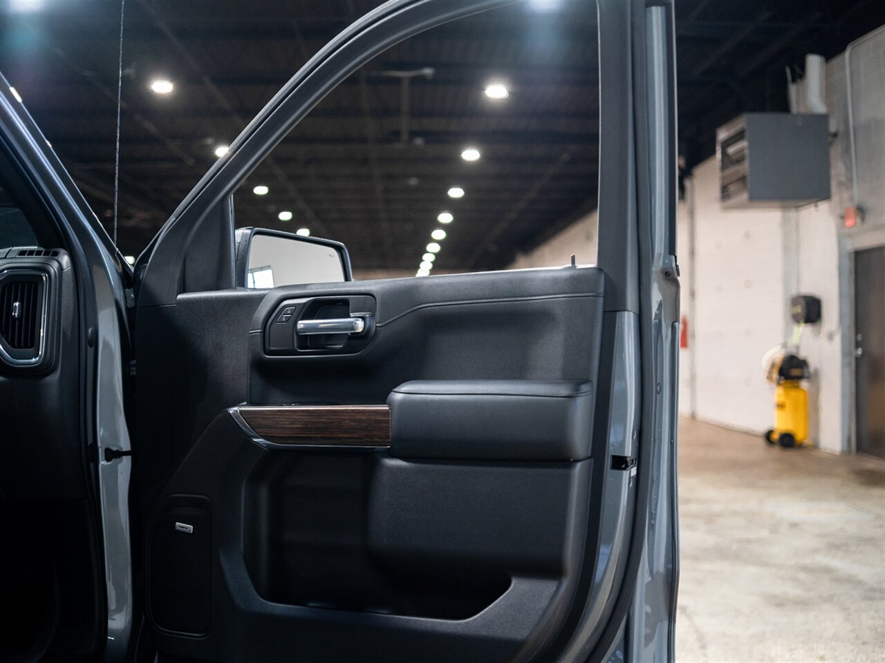 2021 Chevrolet Silverado 1500 High Country   - Photo 43 - Peoria, IL 61615