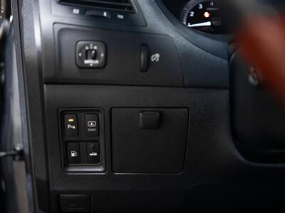 2009 Lexus ES 350   - Photo 35 - Peoria, IL 61615