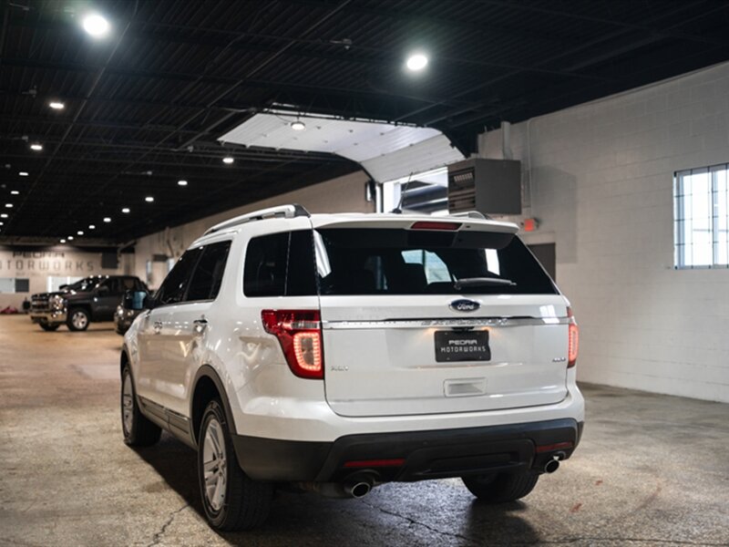 2013 Ford Explorer XLT photo 8