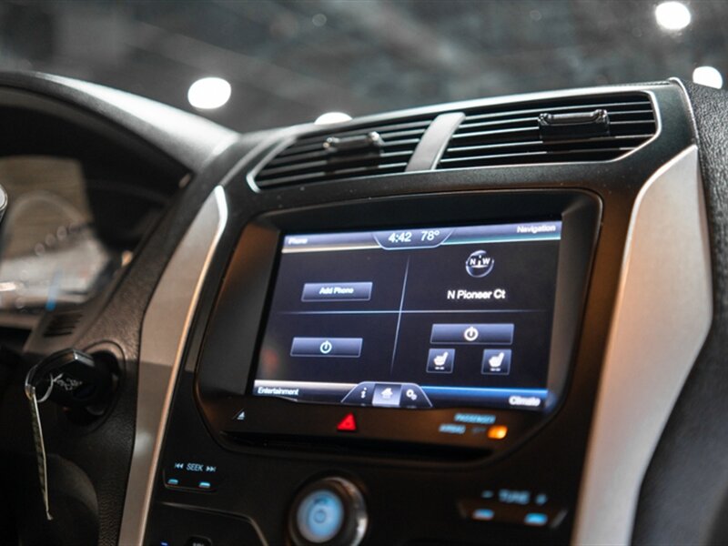 2013 Ford Explorer XLT photo 17