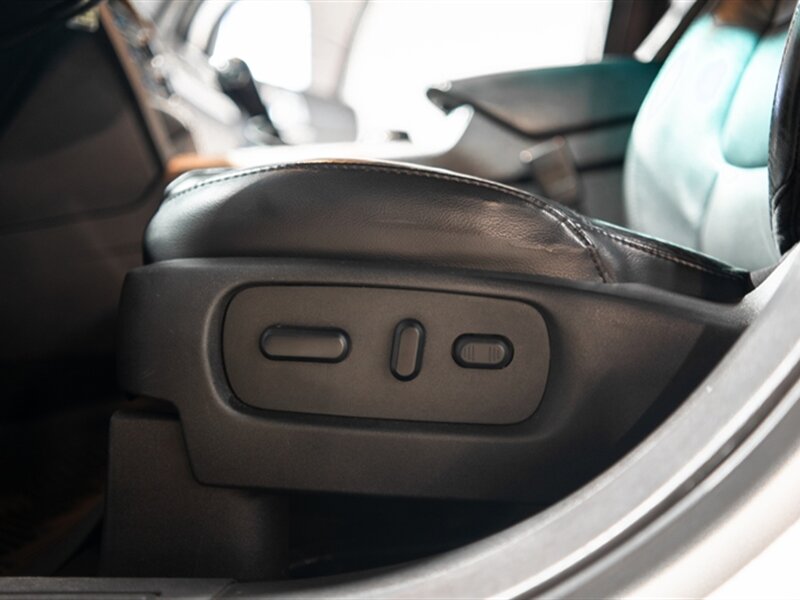 2013 Ford Explorer XLT photo 24