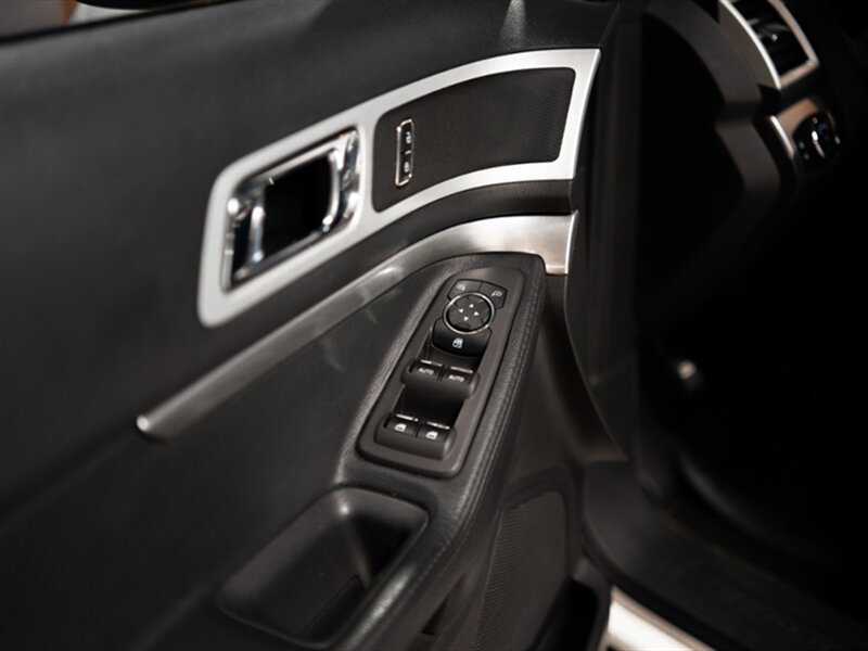 2013 Ford Explorer XLT photo 28