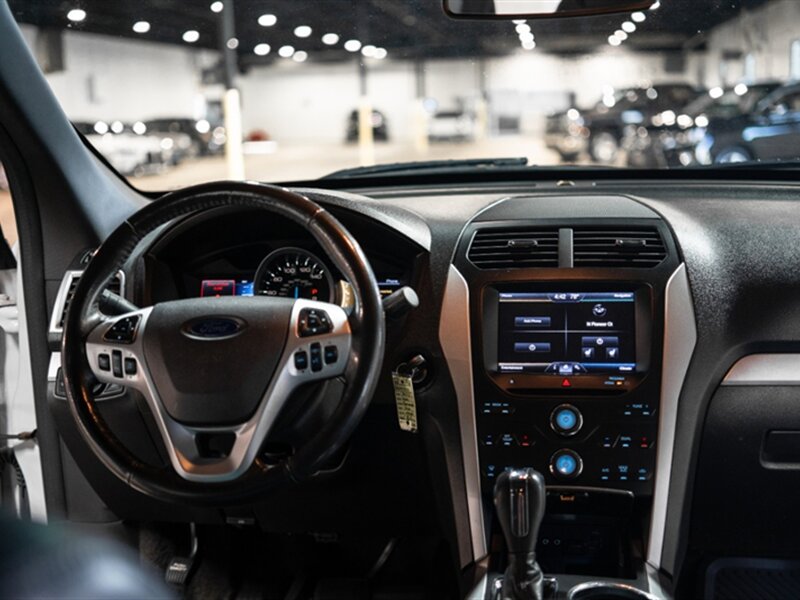2013 Ford Explorer XLT photo 13