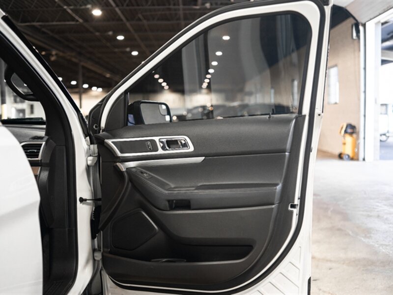 2013 Ford Explorer XLT photo 21
