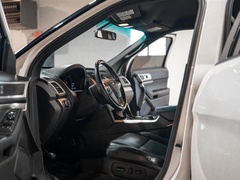 2013 Ford Explorer XLT photo 15