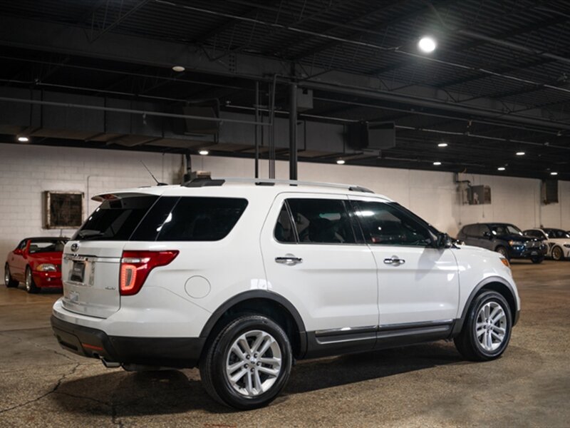 2013 Ford Explorer XLT photo 9