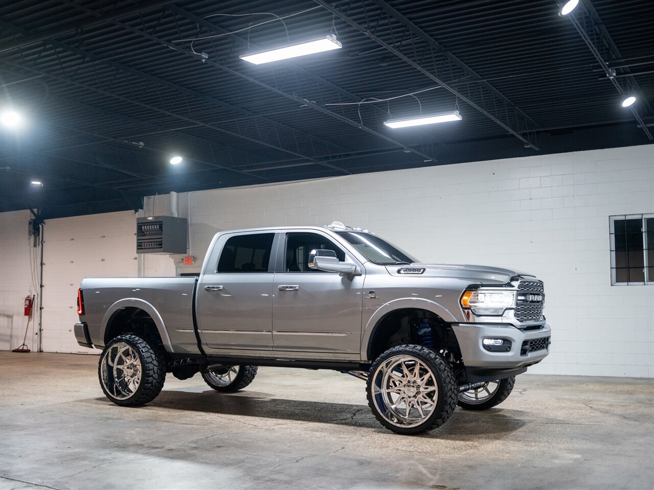 2021 RAM 2500 Limited - Photo 3 - Peoria, IL 61615