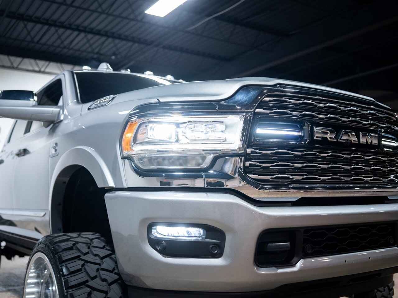 2021 RAM 2500 Limited - Photo 4 - Peoria, IL 61615