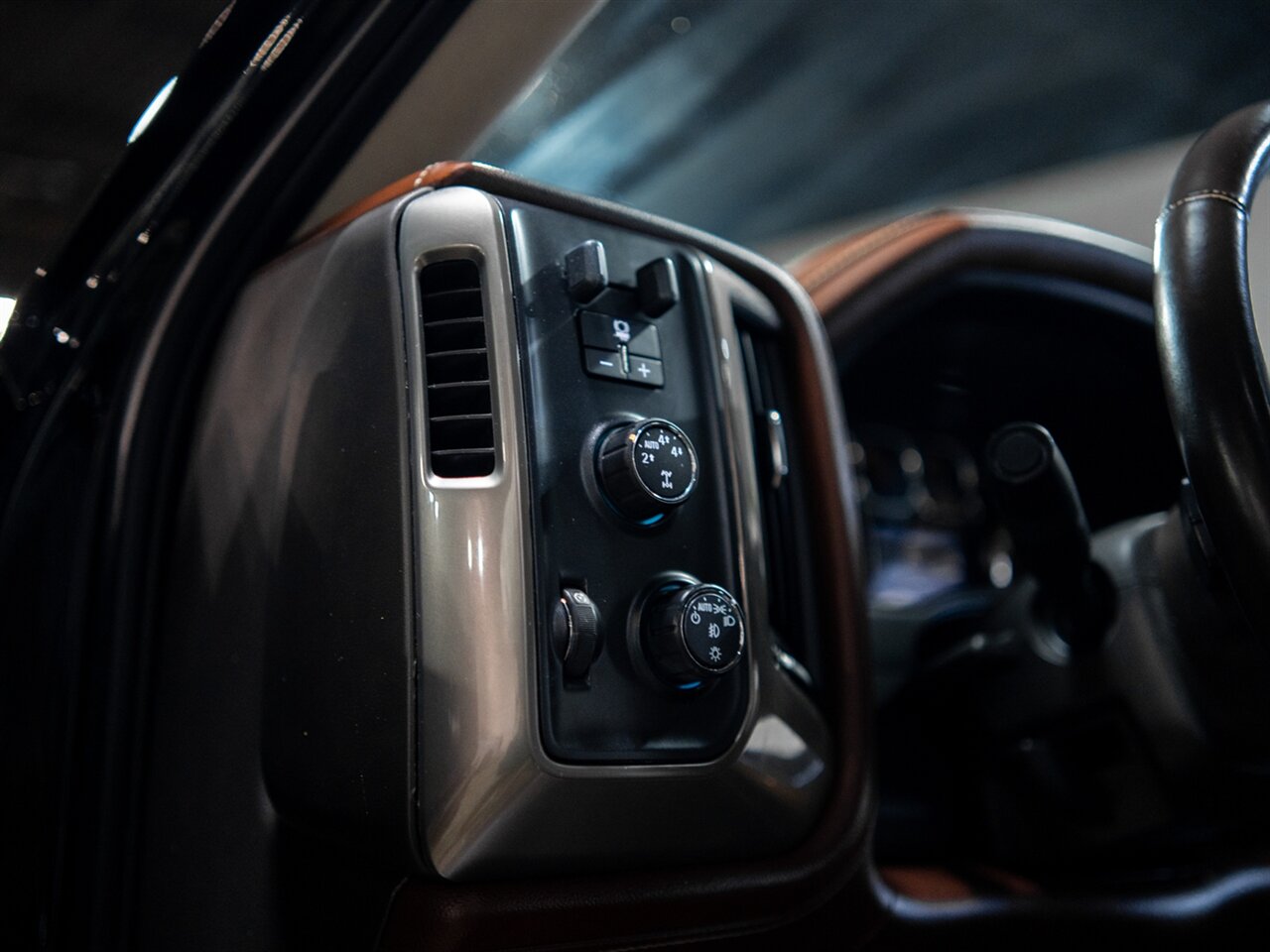 2014 Chevrolet Silverado 1500 High Country   - Photo 39 - Peoria, IL 61615
