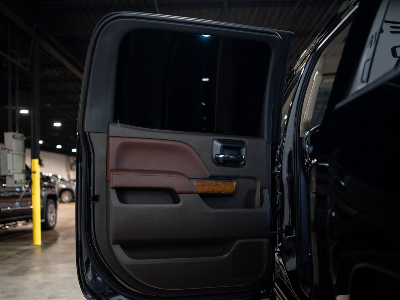2014 Chevrolet Silverado 1500 High Country   - Photo 44 - Peoria, IL 61615