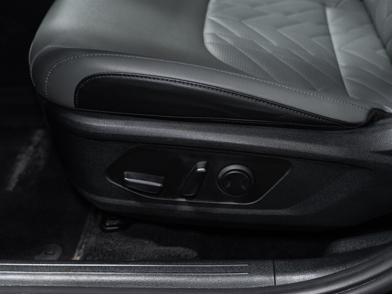 2023 Kia Sportage X-Line - Photo 18 - Peoria, IL 61615